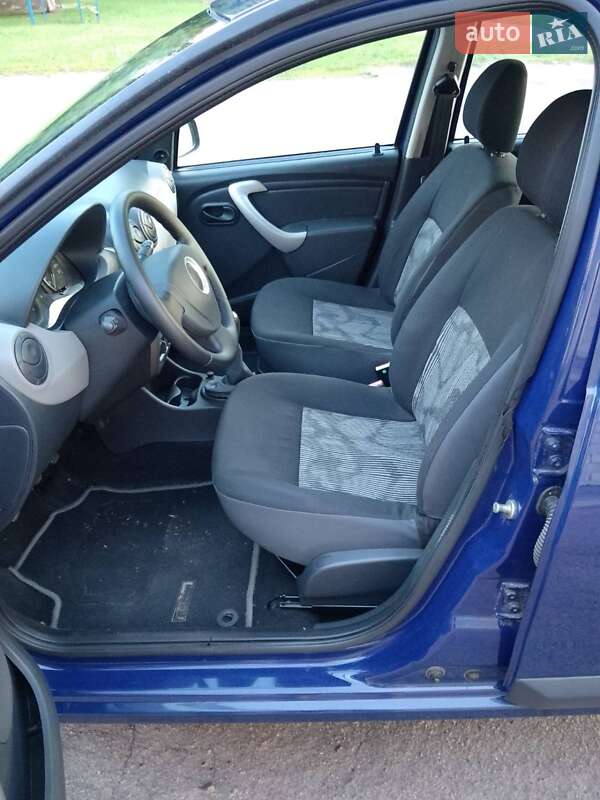 Хэтчбек Dacia Sandero 2009 в Конотопе