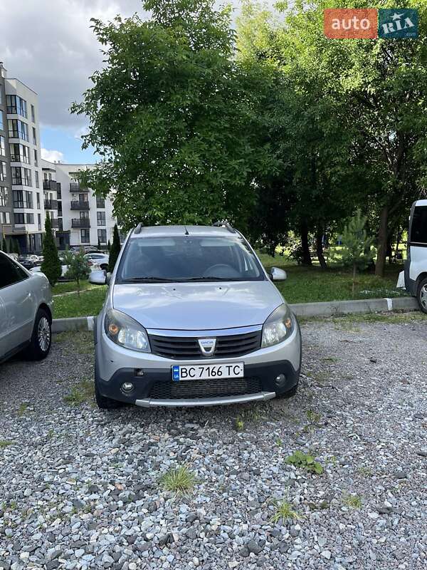 Хетчбек Dacia Sandero 2011 в Львові