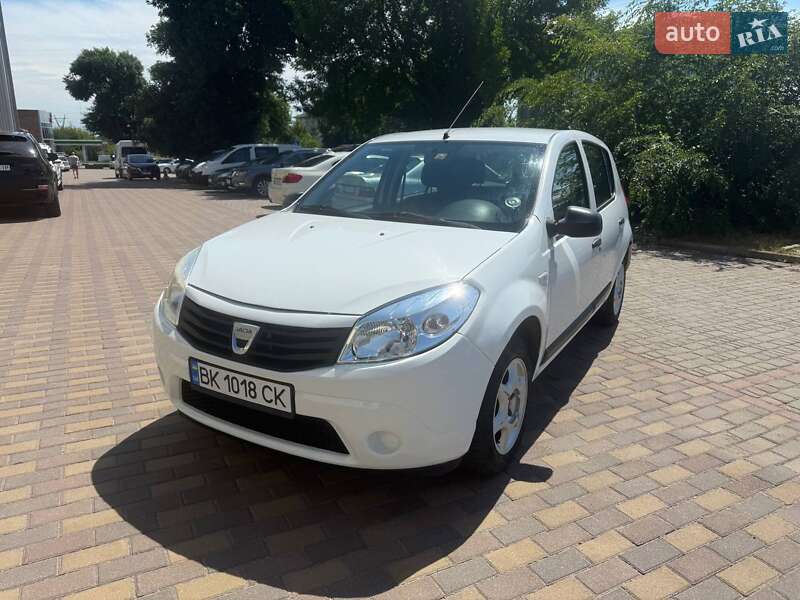 Хэтчбек Dacia Sandero 2011 в Ровно