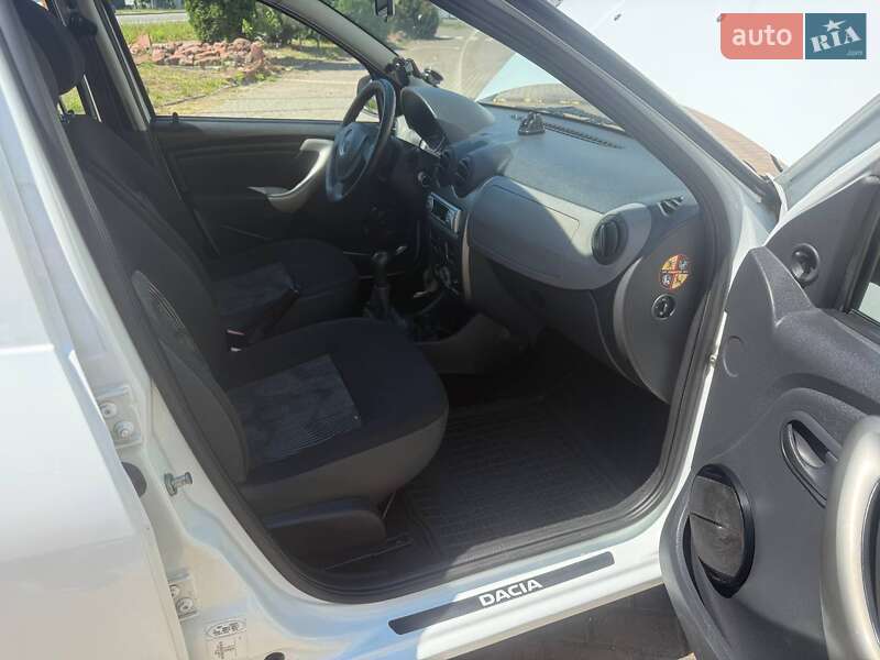Хэтчбек Dacia Sandero 2011 в Ровно