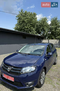 Хэтчбек Dacia Sandero 2015 в 