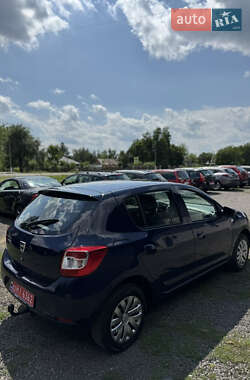 Хэтчбек Dacia Sandero 2015 в 