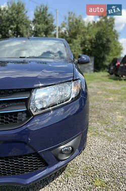 Хэтчбек Dacia Sandero 2015 в 