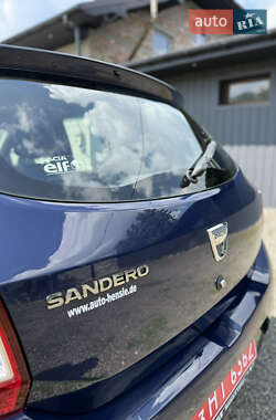 Хэтчбек Dacia Sandero 2015 в 