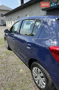 Хэтчбек Dacia Sandero 2015 в 