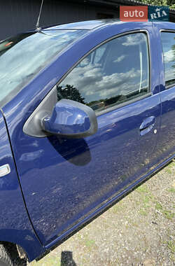 Хэтчбек Dacia Sandero 2015 в 