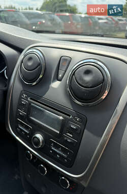 Хэтчбек Dacia Sandero 2015 в 