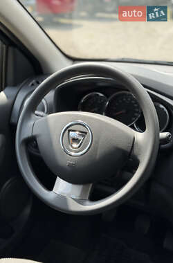 Хэтчбек Dacia Sandero 2015 в 