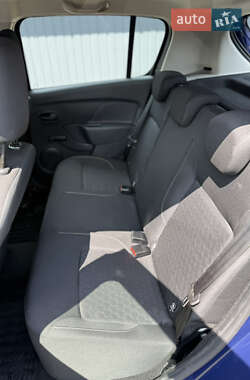 Хэтчбек Dacia Sandero 2015 в 