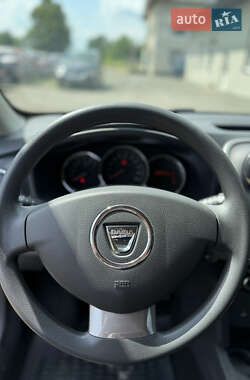 Хэтчбек Dacia Sandero 2015 в 