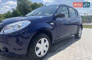 Хетчбек Dacia Sandero 2009 в Вишнівці