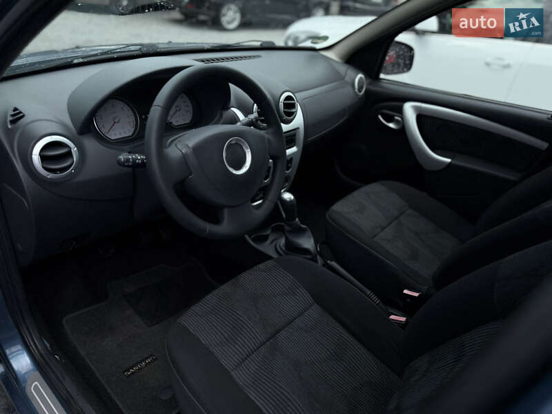 Хетчбек Dacia Sandero 2009 в Дніпрі