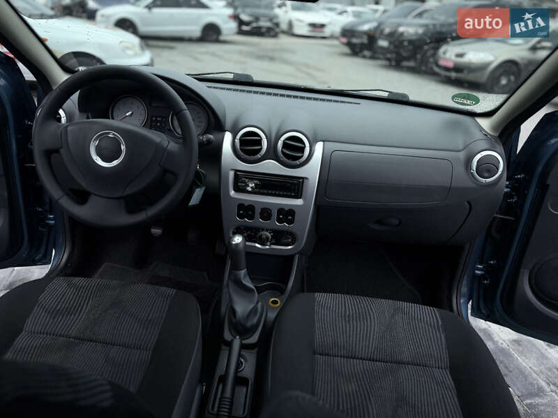 Хетчбек Dacia Sandero 2009 в Дніпрі