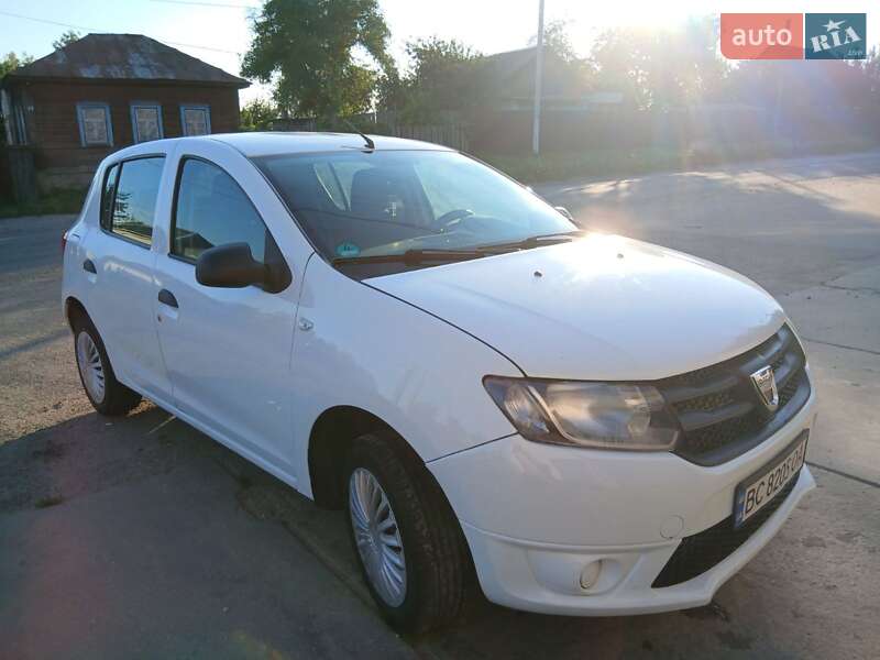 Хэтчбек Dacia Sandero 2013 в Глухове