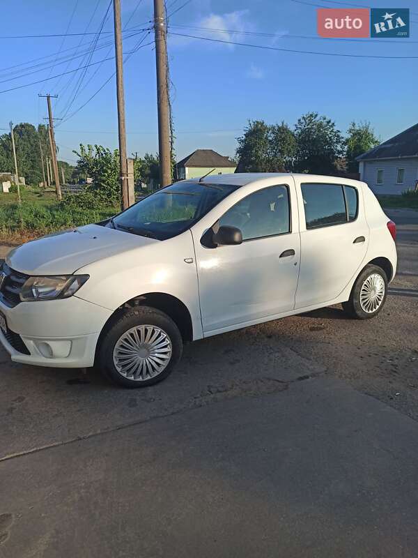 Хэтчбек Dacia Sandero 2013 в Глухове