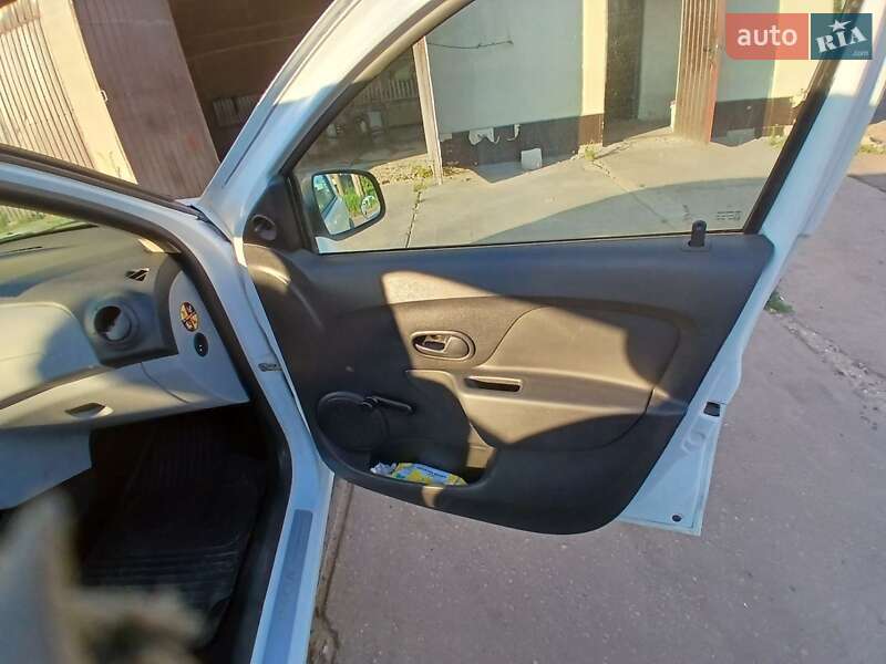 Хэтчбек Dacia Sandero 2013 в Глухове
