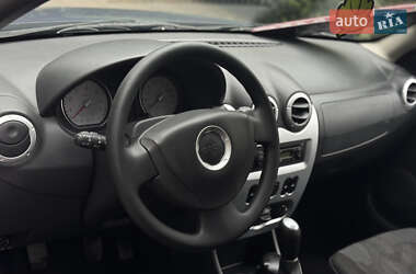 Хэтчбек Dacia Sandero 2010 в 