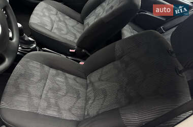 Хэтчбек Dacia Sandero 2010 в 