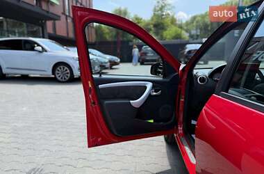 Хэтчбек Dacia Sandero 2010 в 