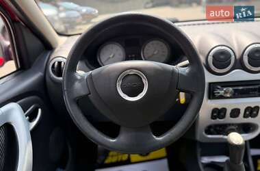 Хэтчбек Dacia Sandero 2010 в 