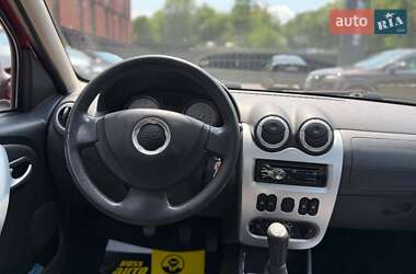 Хэтчбек Dacia Sandero 2010 в 