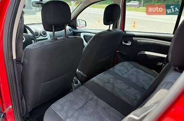 Хэтчбек Dacia Sandero 2010 в 