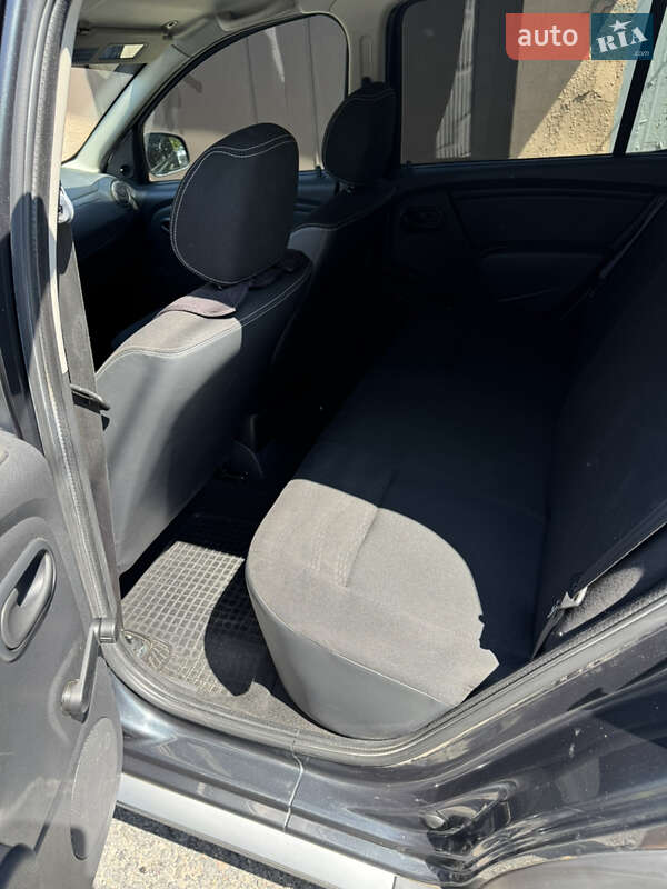 Хэтчбек Dacia Sandero 2009 в Харькове