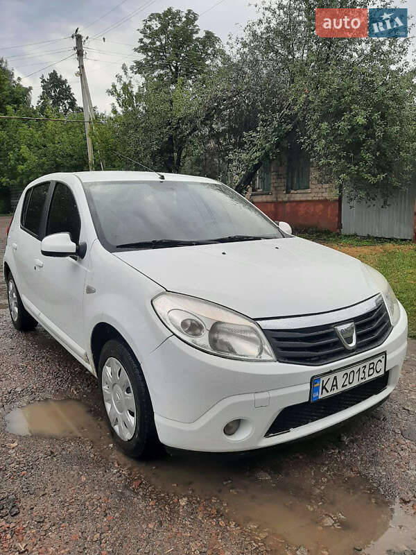 Хэтчбек Dacia Sandero 2012 в Харькове