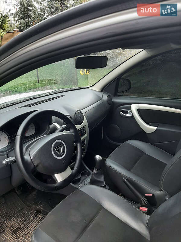 Хэтчбек Dacia Sandero 2012 в Харькове