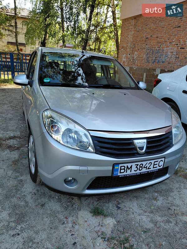 Хетчбек Dacia Sandero 2008 в Охтирці