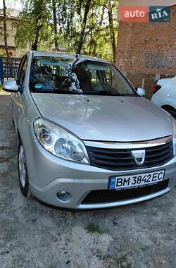 Хэтчбек Dacia Sandero 2008 в 