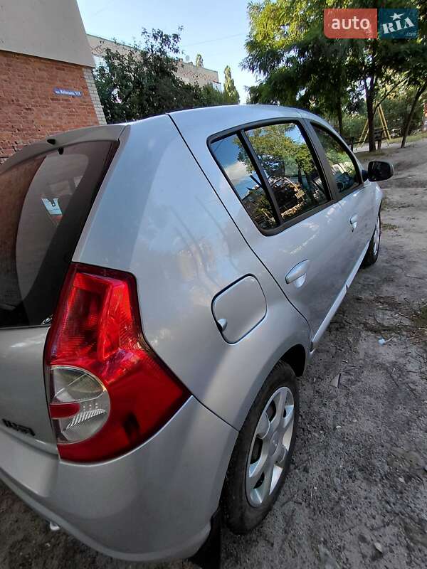 Хетчбек Dacia Sandero 2008 в Охтирці