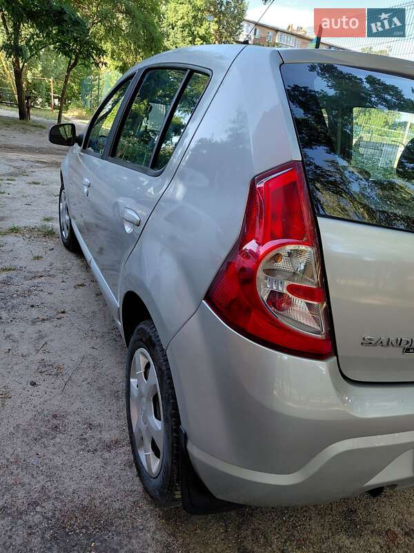 Хетчбек Dacia Sandero 2008 в Охтирці