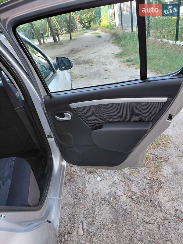 Хетчбек Dacia Sandero 2008 в Охтирці