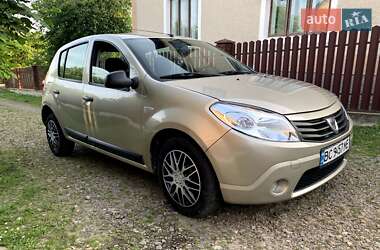 Хэтчбек Dacia Sandero 2012 в Львове