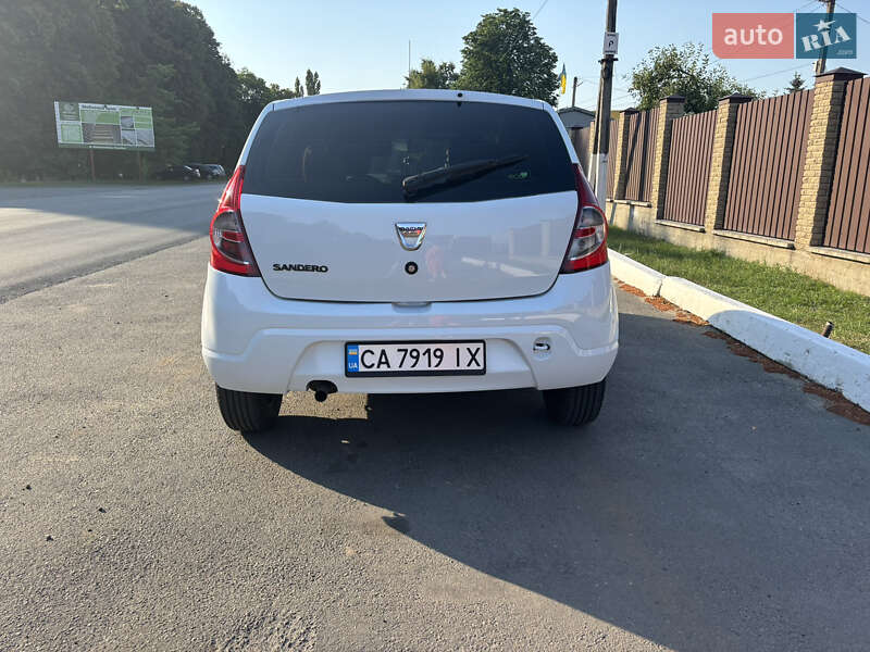 Хэтчбек Dacia Sandero 2012 в Христиновке