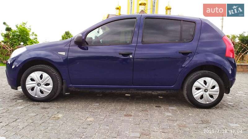 Хэтчбек Dacia Sandero 2009 в Кременце