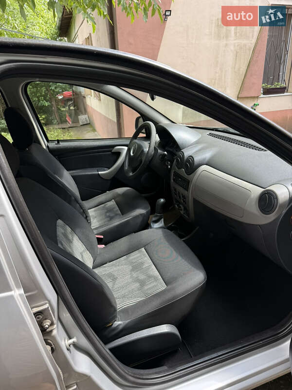 Хэтчбек Dacia Sandero 2009 в Черновцах