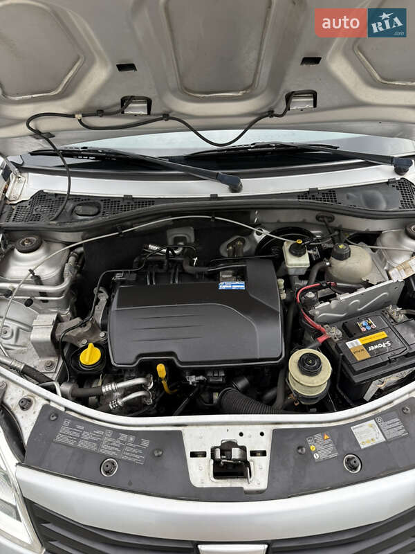Хэтчбек Dacia Sandero 2009 в Черновцах