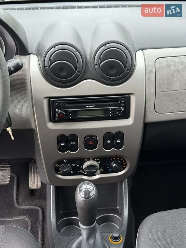 Хэтчбек Dacia Sandero 2009 в Черновцах