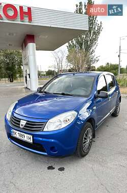 Хэтчбек Dacia Sandero 2009 в Днепре