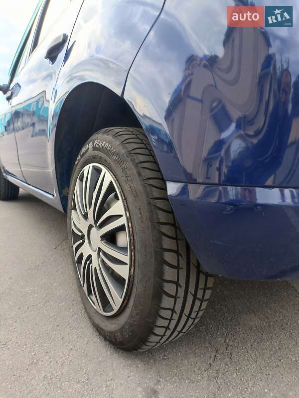 Хэтчбек Dacia Sandero 2009 в Тульчине