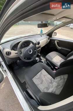 Хетчбек Dacia Sandero 2010 в 