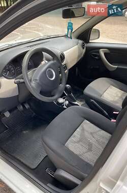 Хетчбек Dacia Sandero 2010 в 
