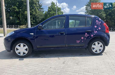 Хэтчбек Dacia Sandero 2009 в 