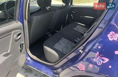 Хэтчбек Dacia Sandero 2009 в 