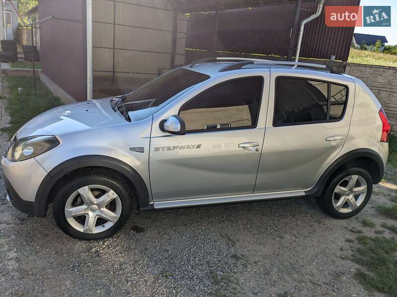 Хетчбек Dacia Sandero 2010 в Бучачі