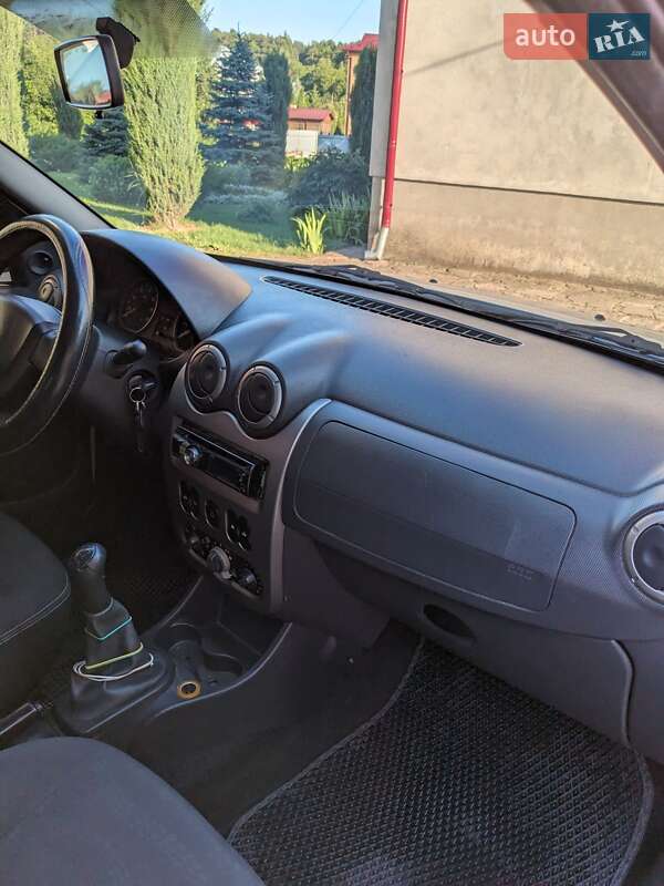 Хетчбек Dacia Sandero 2010 в Бучачі