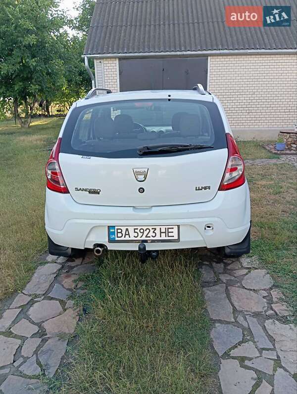 Хэтчбек Dacia Sandero 2009 в Бершади