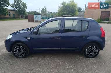 Хэтчбек Dacia Sandero 2009 в 